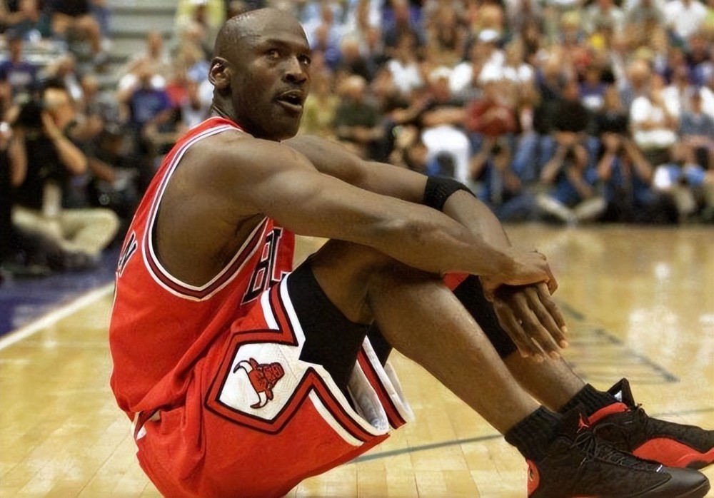 意大利神射！贝里内利正式退役，为何他的职业生涯仍值得被铭记？