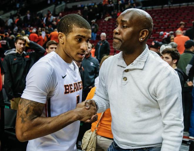 莱万本赛季前11场已打入12球，创巴萨生涯同期新高