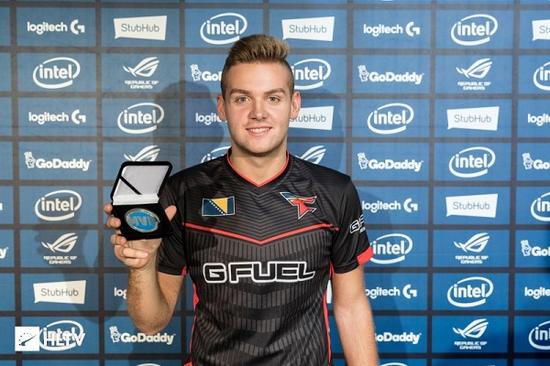 前者强调 前者强调